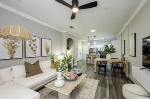 Picture 13_Interior 2