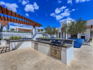 08_hermitage-apartments-saint-petersburg-fl-rooftop-grilling-area (1)