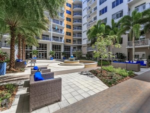 09_hermitage-apartments-saint-petersburg-fl-courtyard (2)