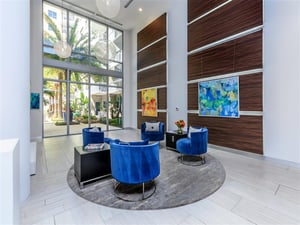 12_hermitage-apartments-saint-petersburg-fl-lobby-art-gallery